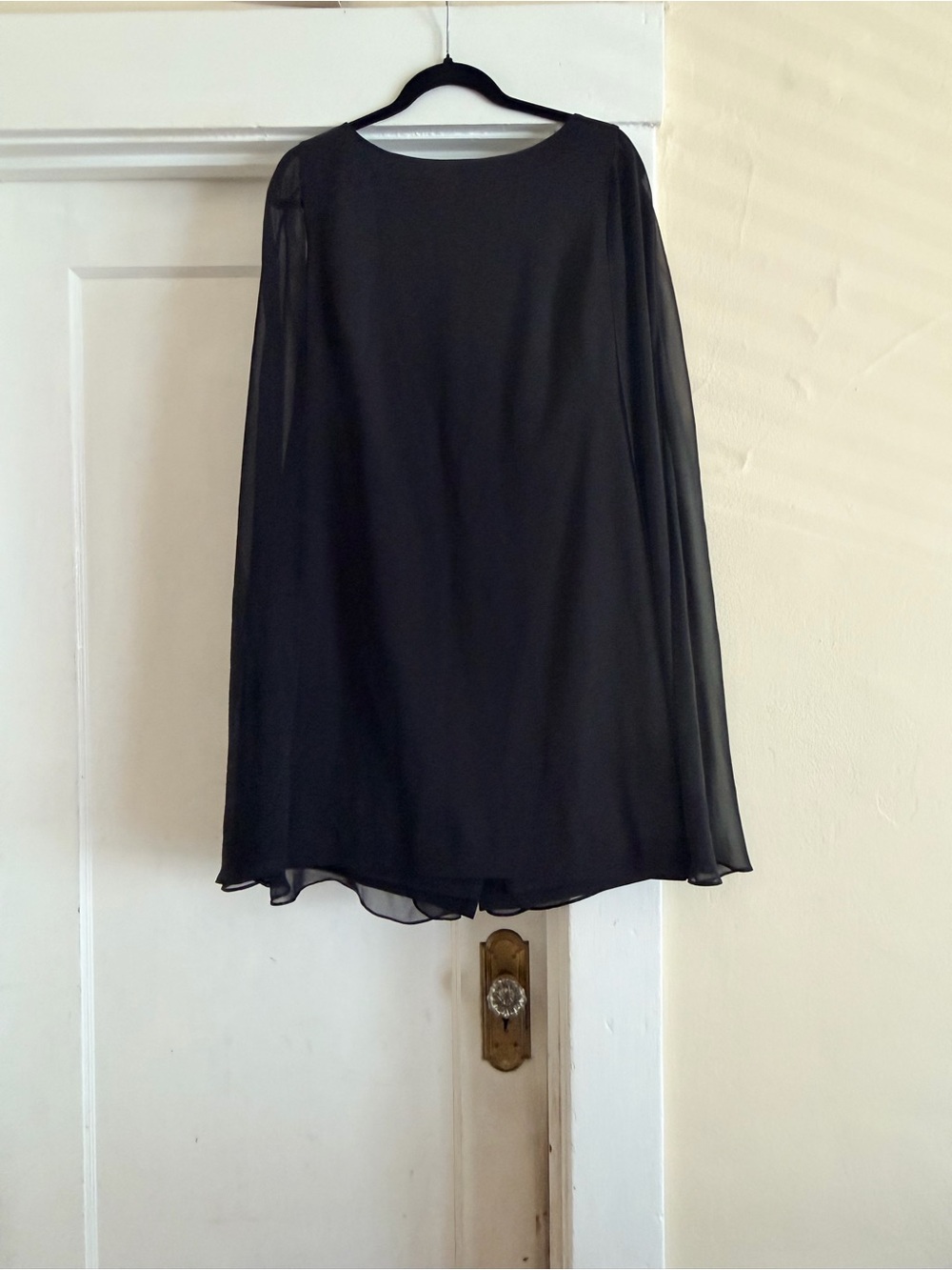 Adrianna Papell Black Chiffon Cape Overlay Cocktail Dress Size 16